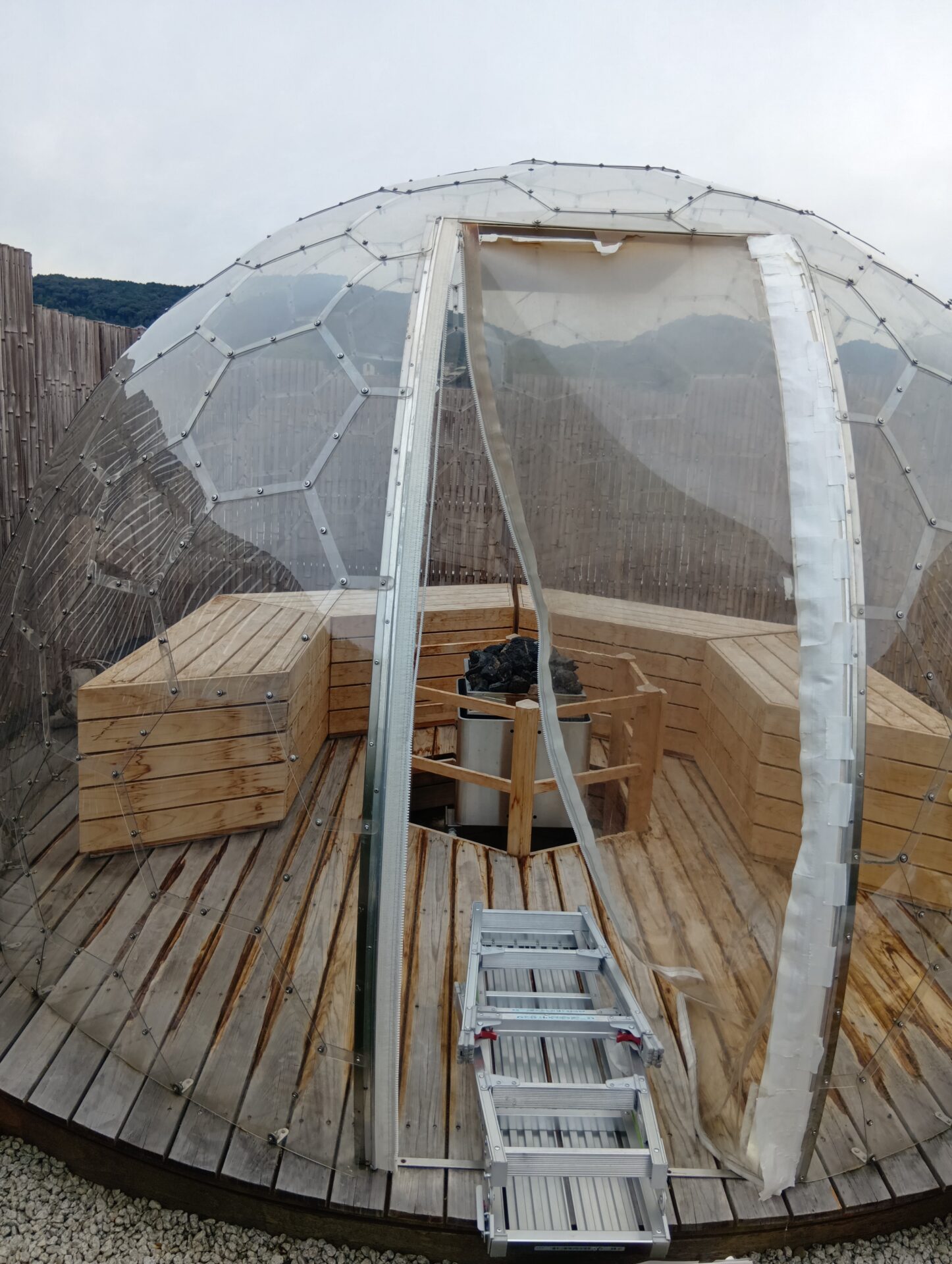 劣化したPVCシート