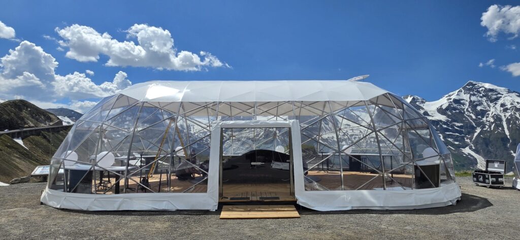 オーストリア・アルプスで開催されたポルシェ90周年イベントのEvent Dome D5m
